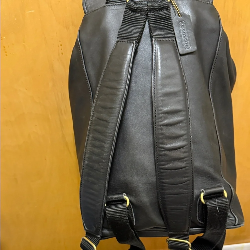 Vintage Y2K Coach Black Leather Backpack with Gold Accents F0S-0529